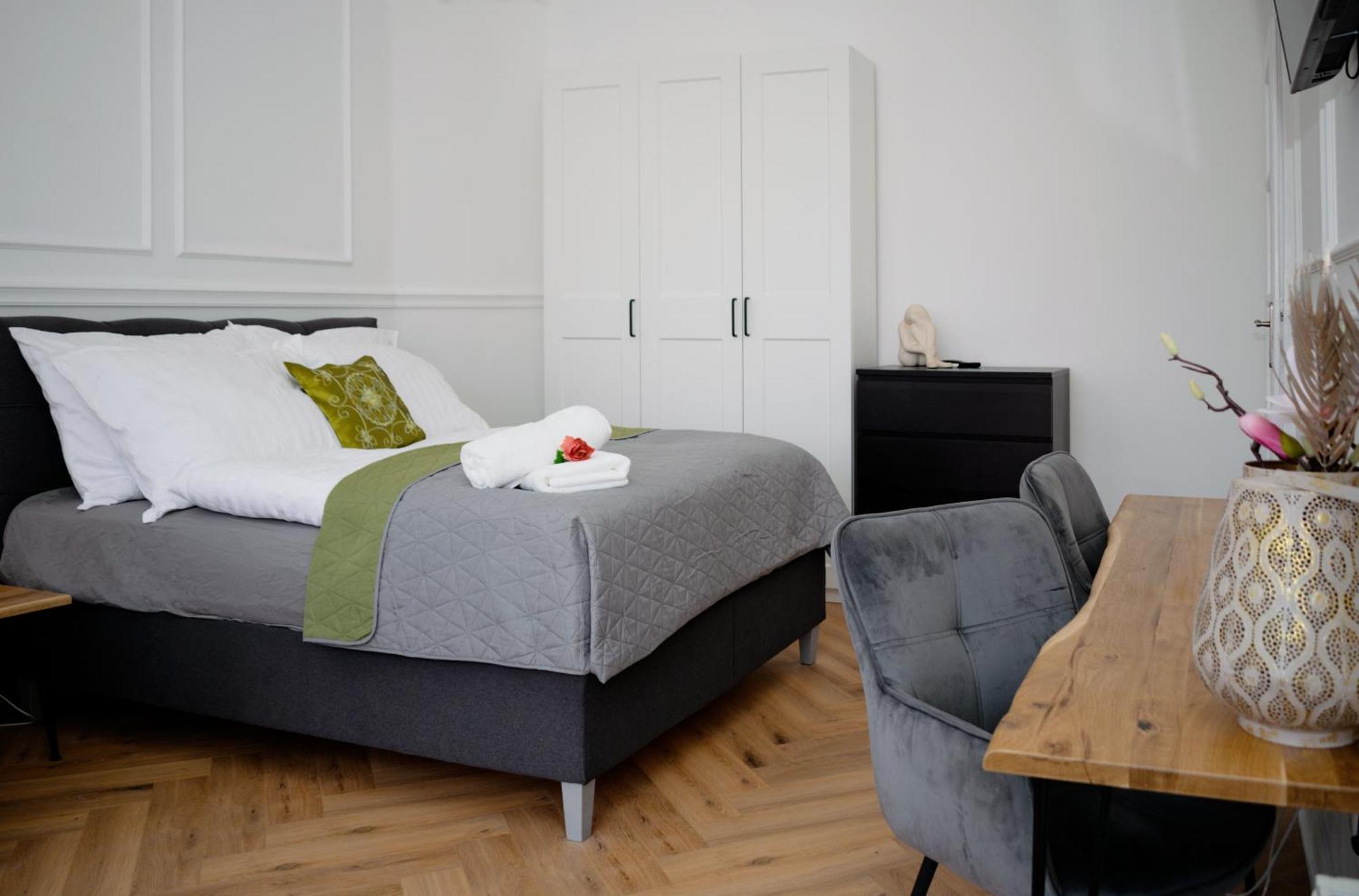Apartment Pedestrian Apartment, The Location Budapest