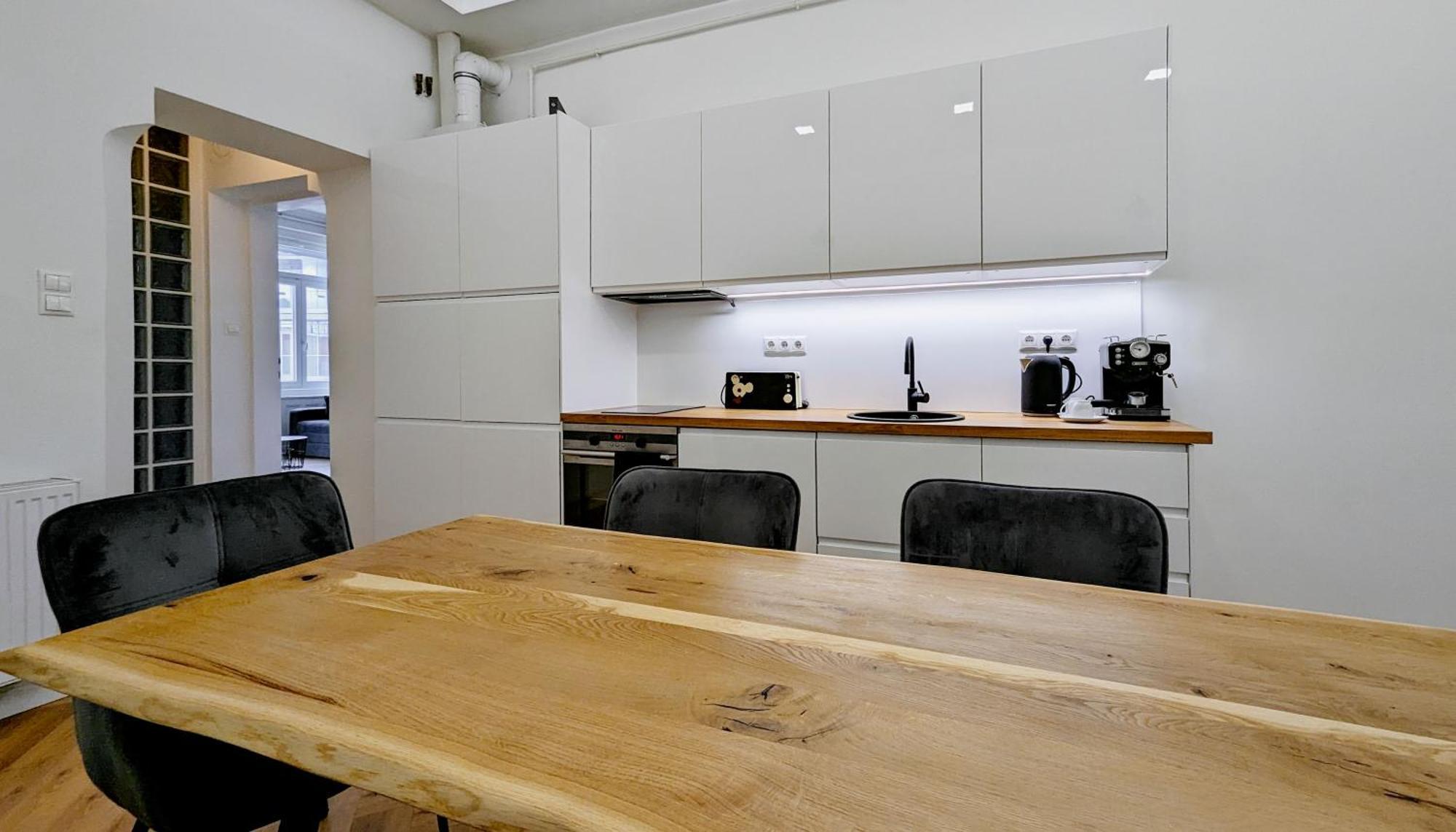 Pedestrian Apartment, The Location Apartment *