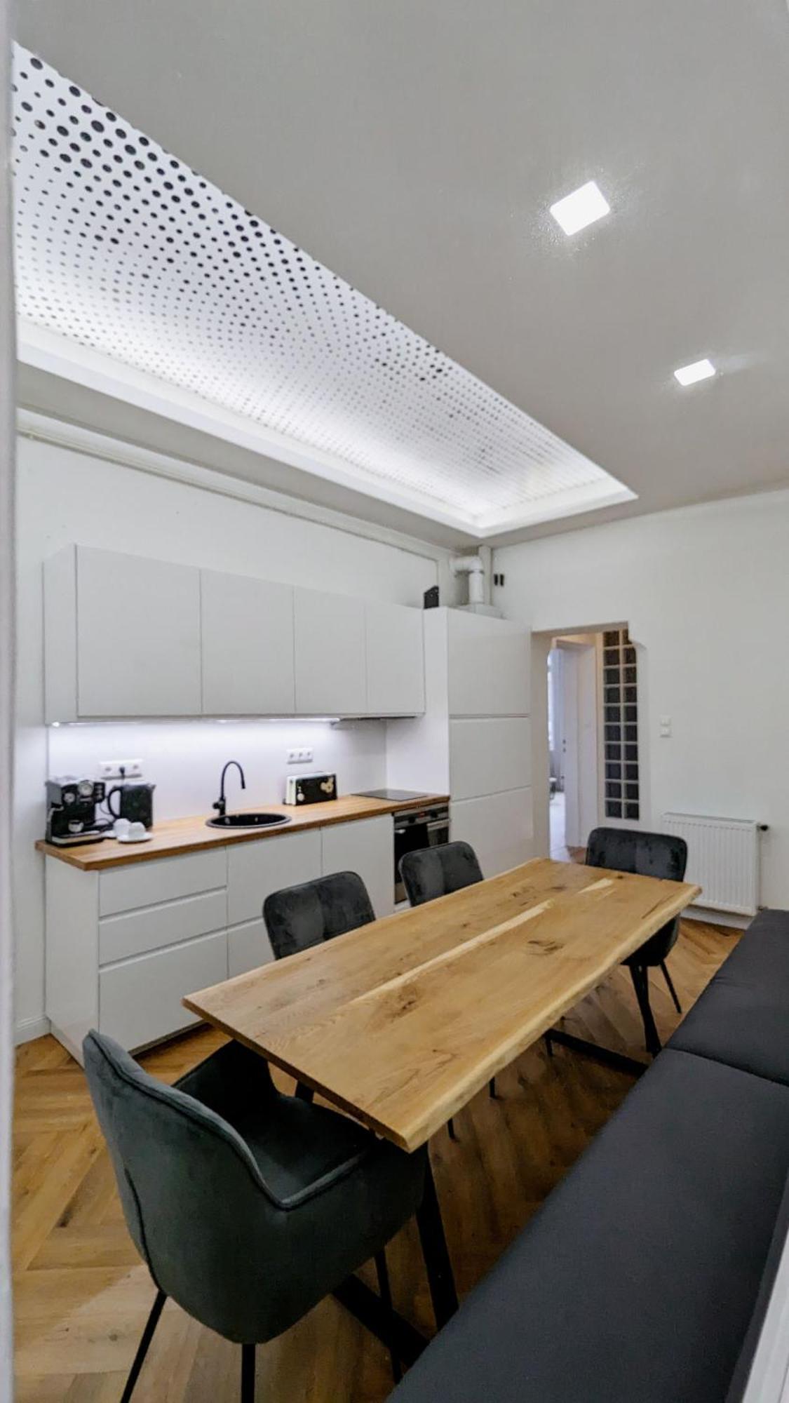 Apartment Pedestrian Apartment, The Location