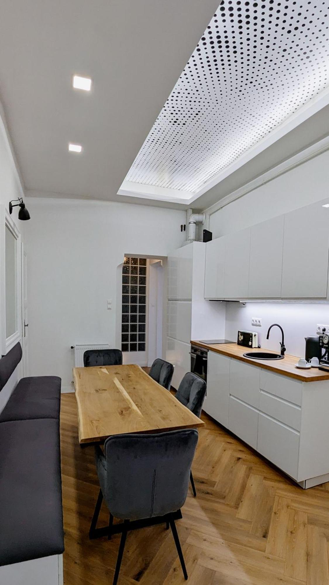 Pedestrian Apartment, The Location Apartment