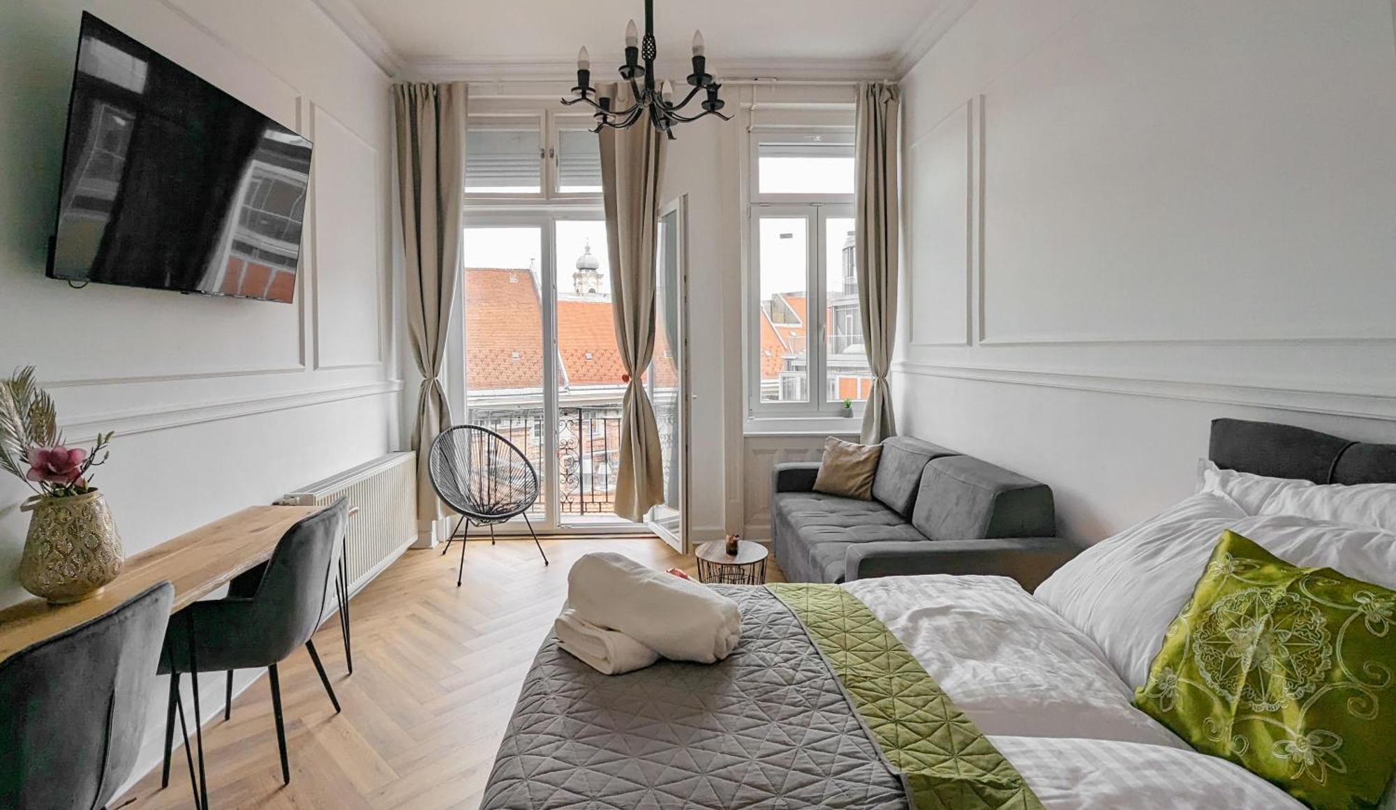 Apartment Pedestrian Apartment, The Location *