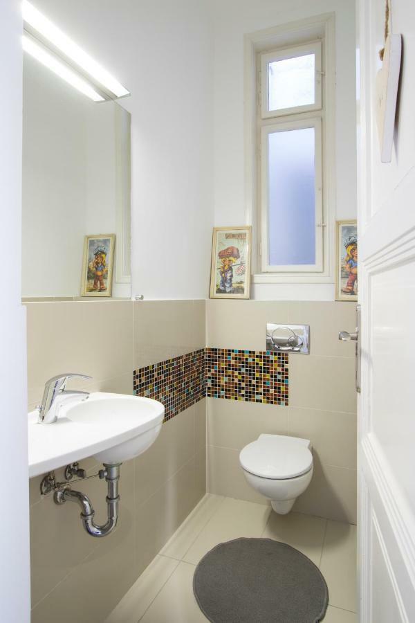 Pedestrian Apartment, The Location Apartment *