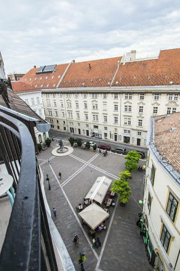 Pedestrian Apartment, The Location * Budapeszt